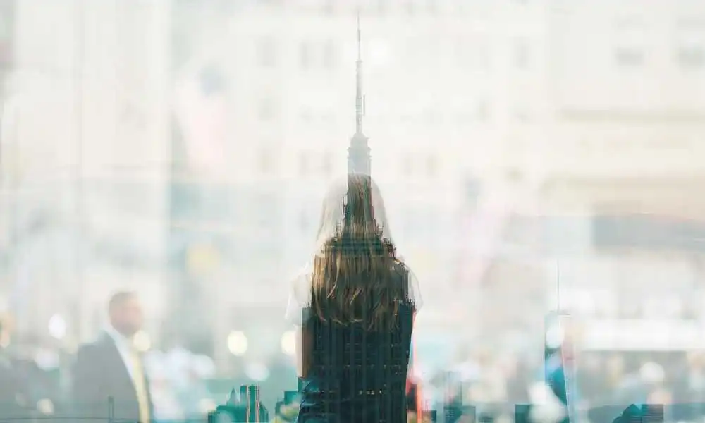 《悲惨世界》再掀热潮！上海大剧院包厢票限时预约，现场排队抢购新玩法