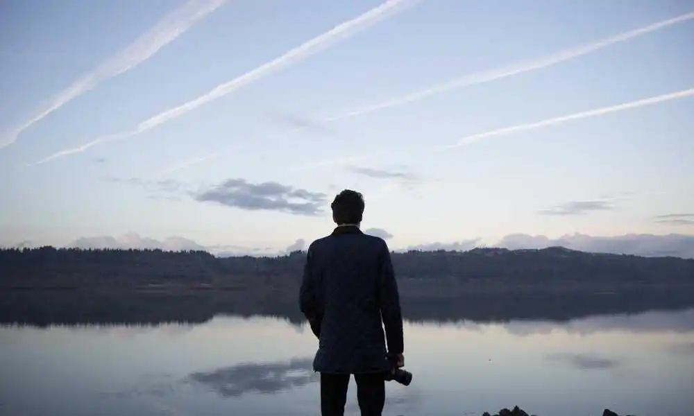 沙溢被曝亲密举动引热议，无边界行为遭深扒，与沈腾林允相似度惊人