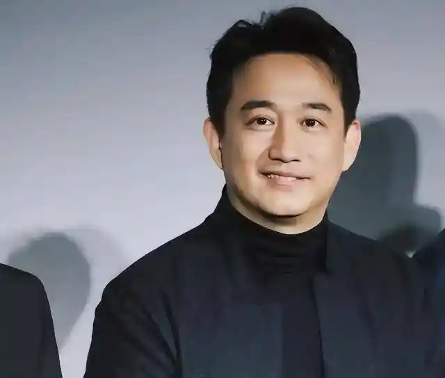 53岁黄磊插管引热议，孙红雷那句警告如今成真