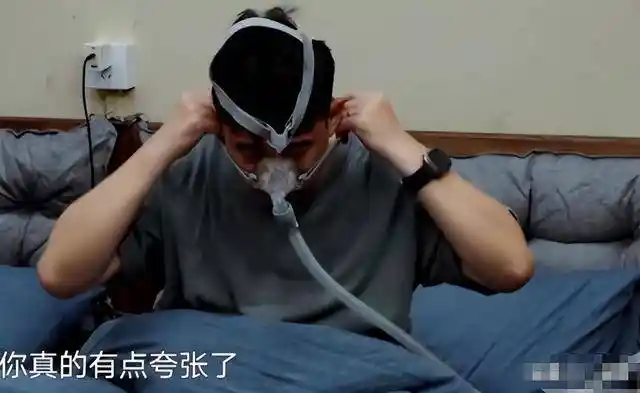 53岁黄磊插管引热议,孙红雷那句警告如今成真