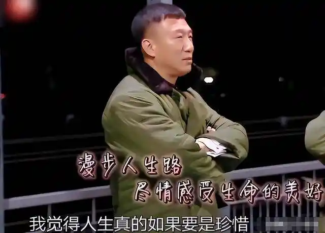 53岁黄磊插管引热议,孙红雷那句警告如今成真