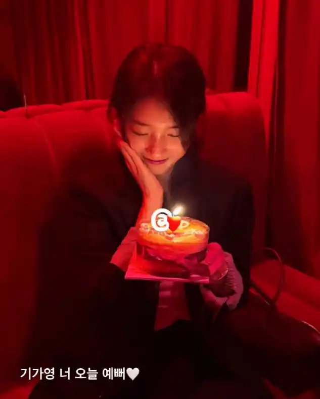 宋慧乔暖心晒照为秀智庆生,奇嘉盈今日美出新高度