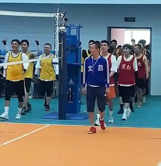 海南文昌：黄子韬录综艺喝茶竟零围观！网友惊呼这届粉丝太佛系