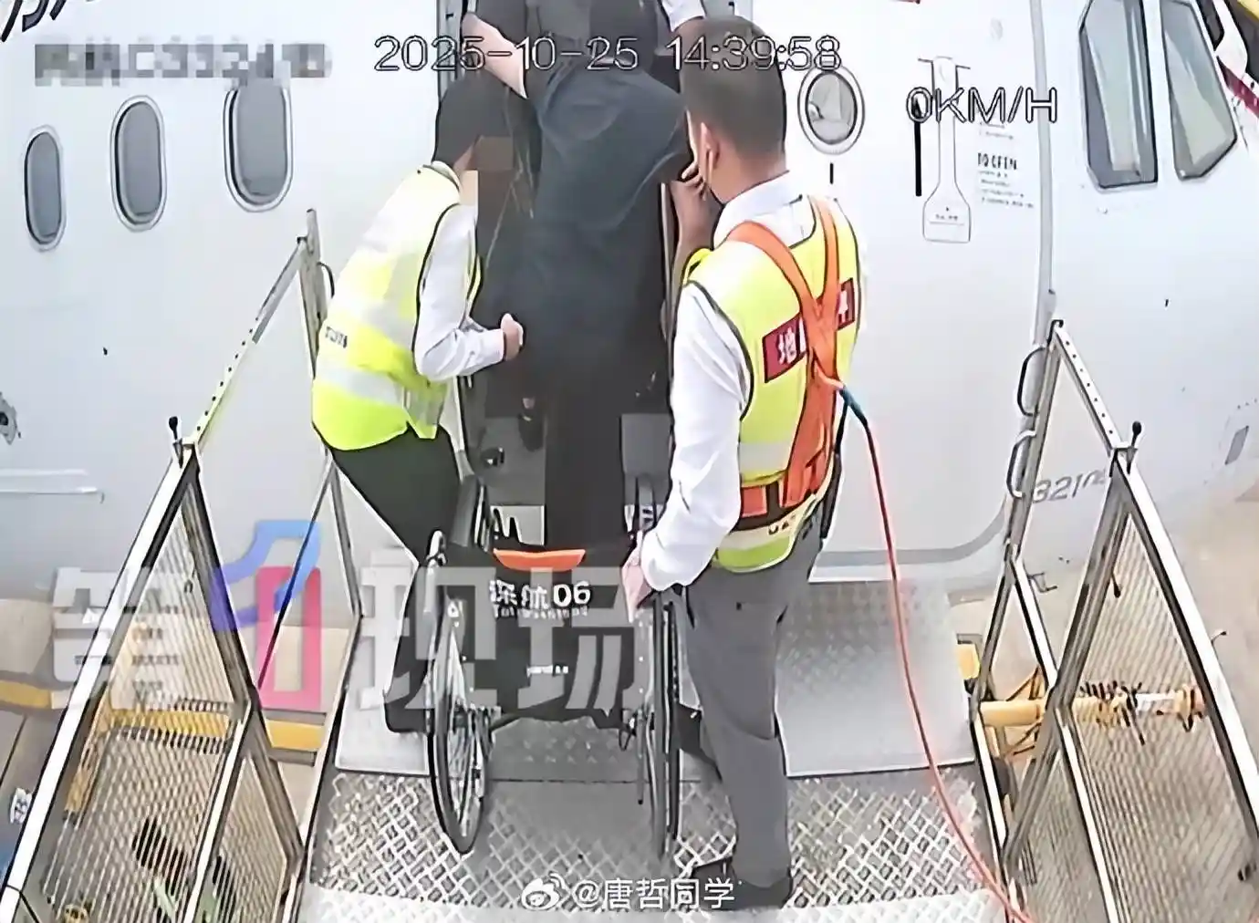 郑智化连滚带爬引热议，盲人脱口秀演员犀利解读背后深意