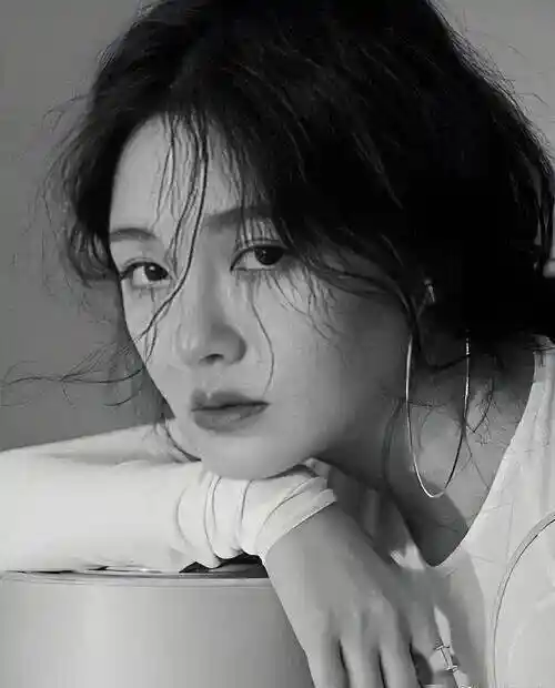 刘诗诗吴奇隆婚变隐情曝光?T女星老公卷入校园恋丑闻,大S丈夫竟也牵扯富婆迷局!