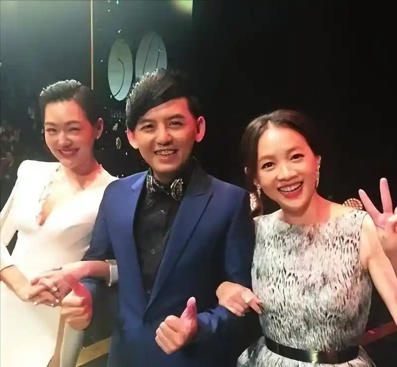 谢娜一招制胜！44岁惊艳主持界，昔日嘲讽成过往