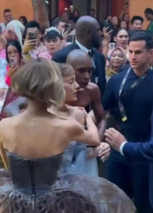 [A妹新加坡遭骚扰，杨紫琼挺身而出，辛西娅霸气护航引热议]