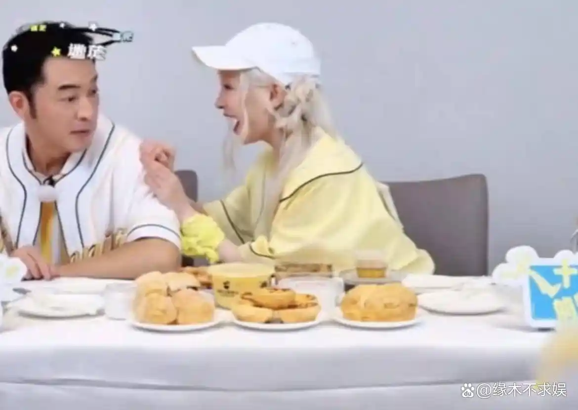 沙溢被曝亲密举动引热议,无边界行为遭深扒,与沈腾林允相似度惊人