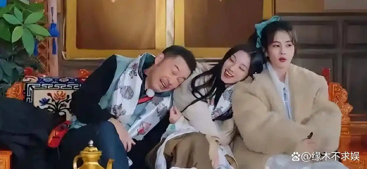 沙溢被曝亲密举动引热议,无边界行为遭深扒,与沈腾林允相似度惊人