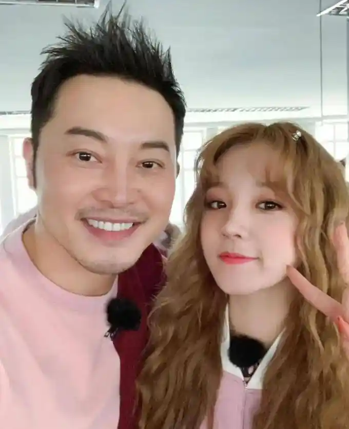 沙溢碰壁宋雨琦?郑恺摸头杀封神!已婚男星社交边界战引爆热议