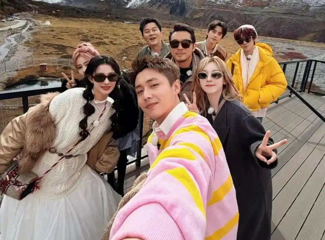 沙溢碰壁宋雨琦?郑恺摸头杀封神!已婚男星社交边界战引爆热议