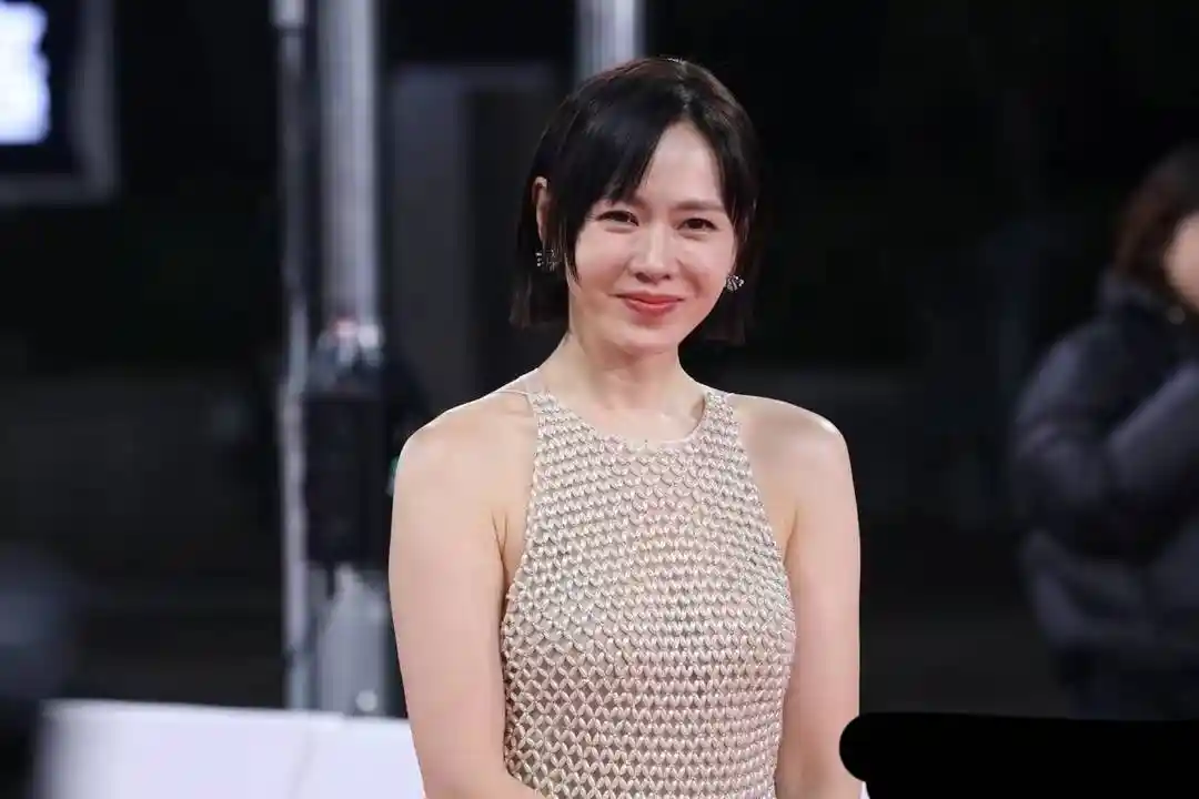 宋慧乔冷脸回应玄彬孙艺珍，青龙奖双冠王遭无声反击