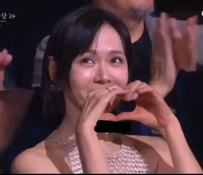 宋慧乔冷脸回应玄彬孙艺珍，青龙奖双冠王遭无声反击