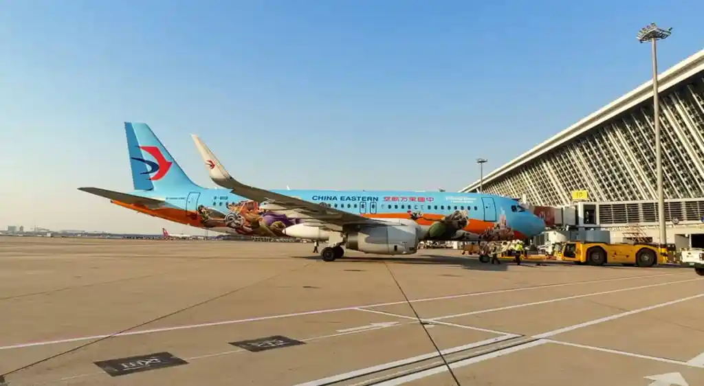 疯狂动物城2梦幻启航！东航彩绘机首降浦东，文旅航线惊艳首发