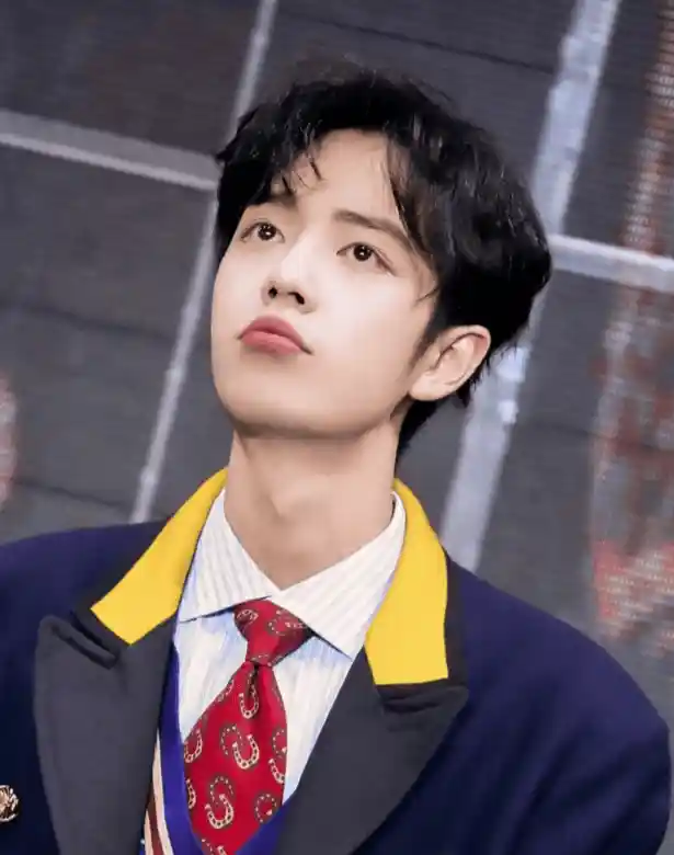 肖战王一博同框引爆话题,明星阵容再掀热度风暴