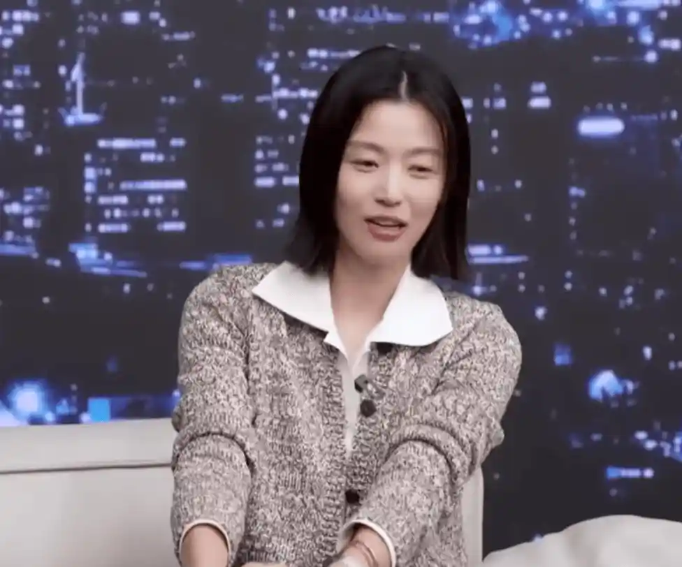 全智贤油腻现身引争议,贤妻人设遭质疑