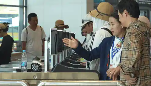 银发族闯入数字世界:新疆景区掀起旅游新风潮