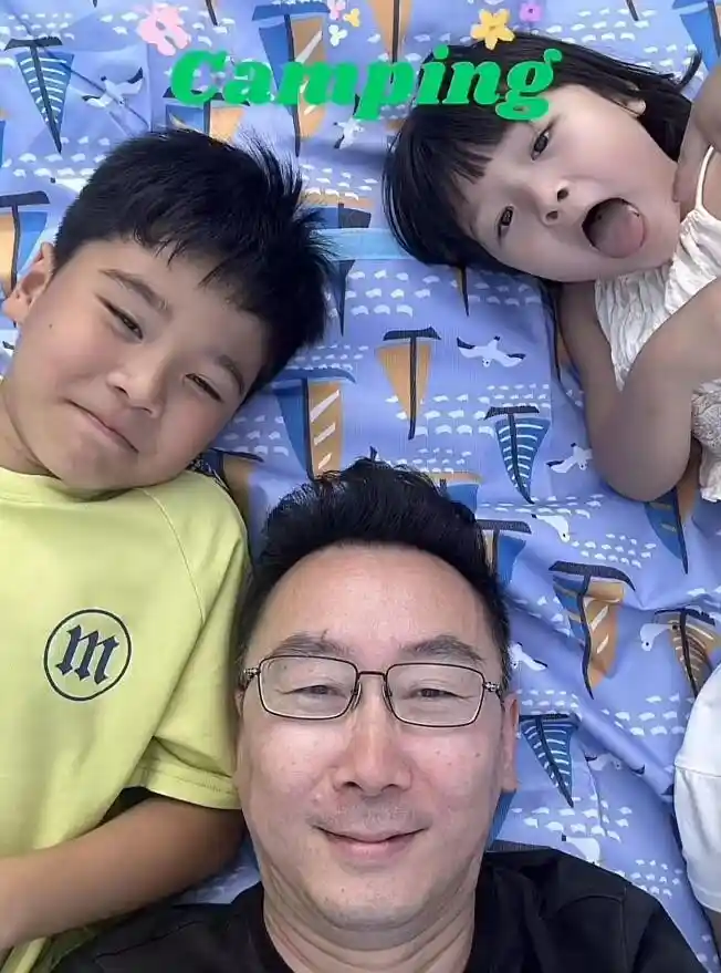 陆川迎新妻，秦岚独唱《女人花》：9年情断后的人生分岔路