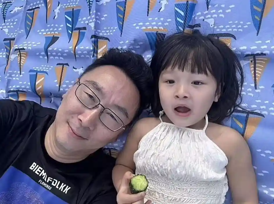 陆川迎新妻，秦岚独唱《女人花》：9年情断后的人生分岔路