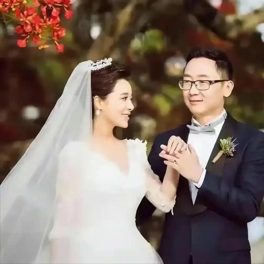 陆川迎新妻，秦岚独唱《女人花》：9年情断后的人生分岔路