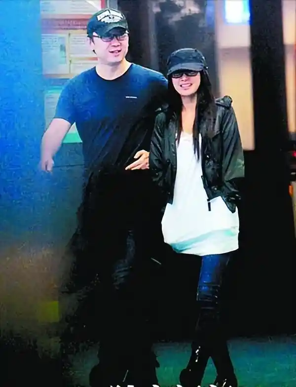 陆川迎新妻，秦岚独唱《女人花》：9年情断后的人生分岔路