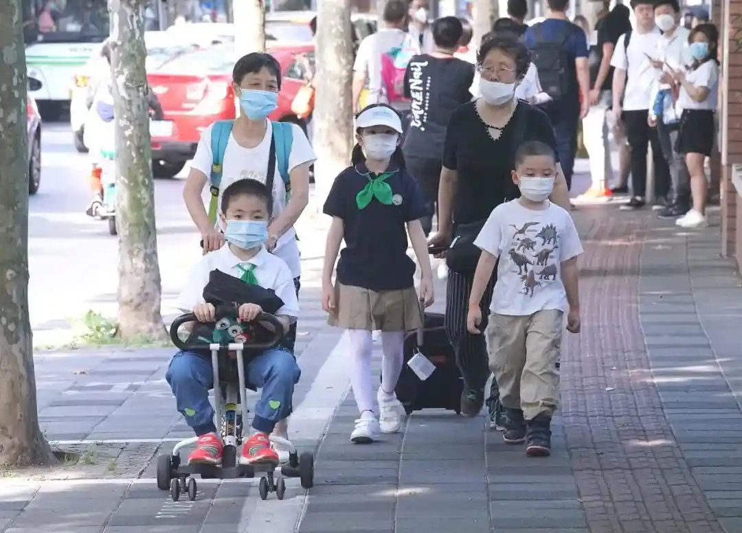 沪语新潮流:她的脱口秀成方言速成班,八成沪漂靠它开口说上海话