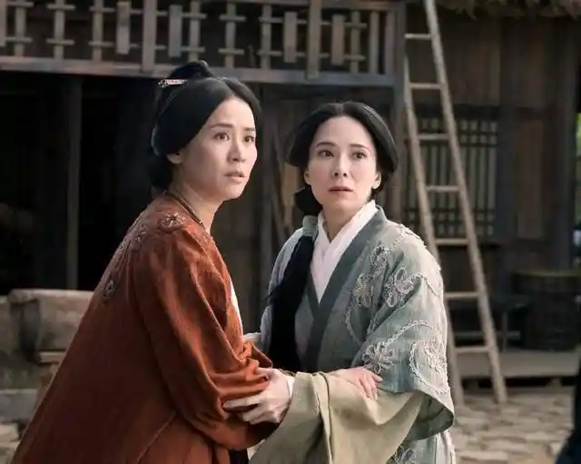 《寻秦记》元旦狂揽3.2亿！一部老IP新爆点如何用情怀核弹+档期闪电战撕裂市场质疑？