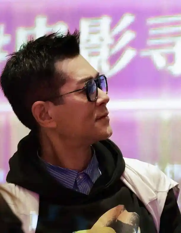 《寻秦记》元旦狂揽3.2亿！一部老IP新爆点如何用情怀核弹+档期闪电战撕裂市场质疑？