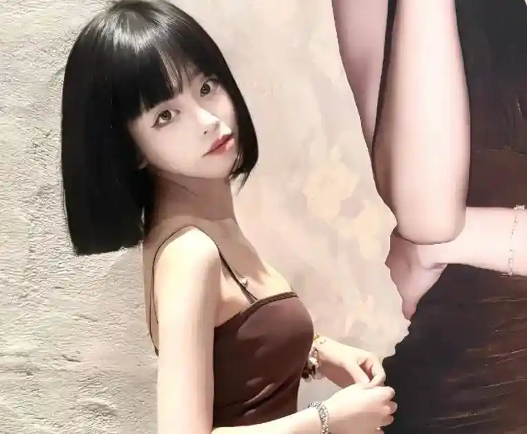 前女友怒怼屈楚萧虚假澄清!网友狂喊封杀,电影《流浪地球》遭牵连?