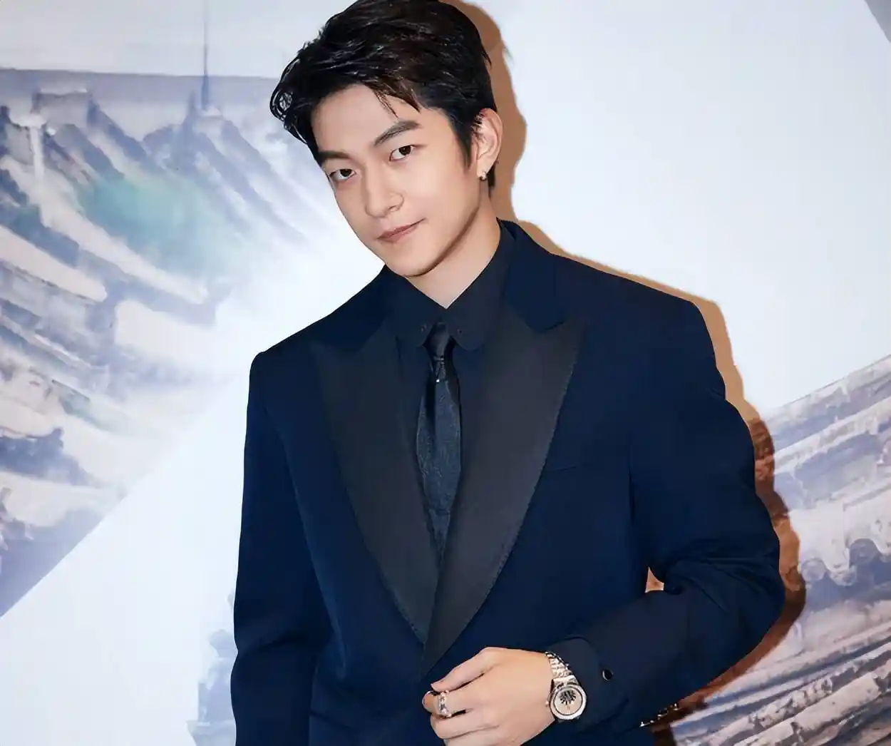 前女友怒怼屈楚萧虚假澄清!网友狂喊封杀,电影《流浪地球》遭牵连?