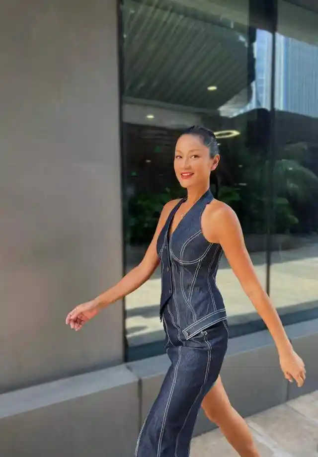 瞿颖翻红背后：25元耳环配97元包，拒绝内卷的她为何成流量密码？