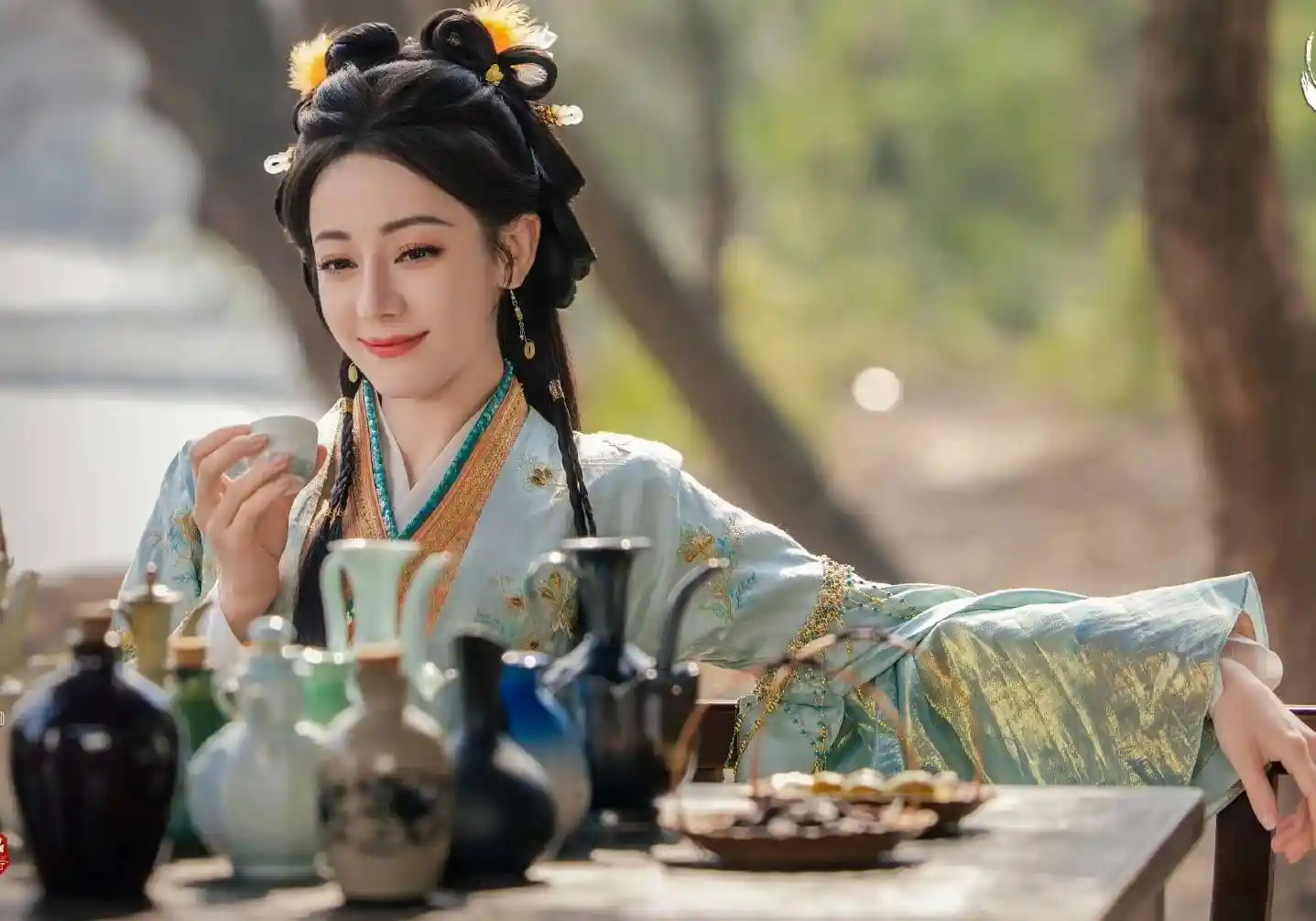 迪丽热巴鞠婧祎强强对决！女顶流新剧开打引爆荧幕美学大战