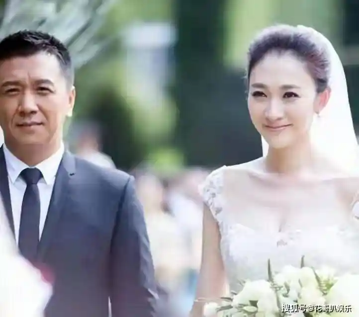 李小冉《浪姐》翻红引争议,业务能力遭质疑,旧情往事再被扒