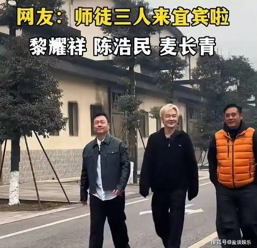 三大顶流落魄街边嗦面,9成新场面笑翻全网