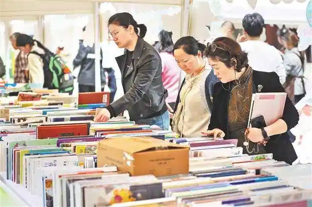 2026巴渝书市震撼启幕！百家顶尖出版社携珍稀旧书与生活美学潮涌山城