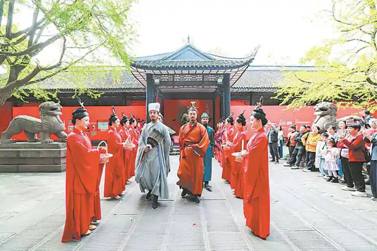 成都假期旅游热度跃居全国第二，游客激增创历史新高