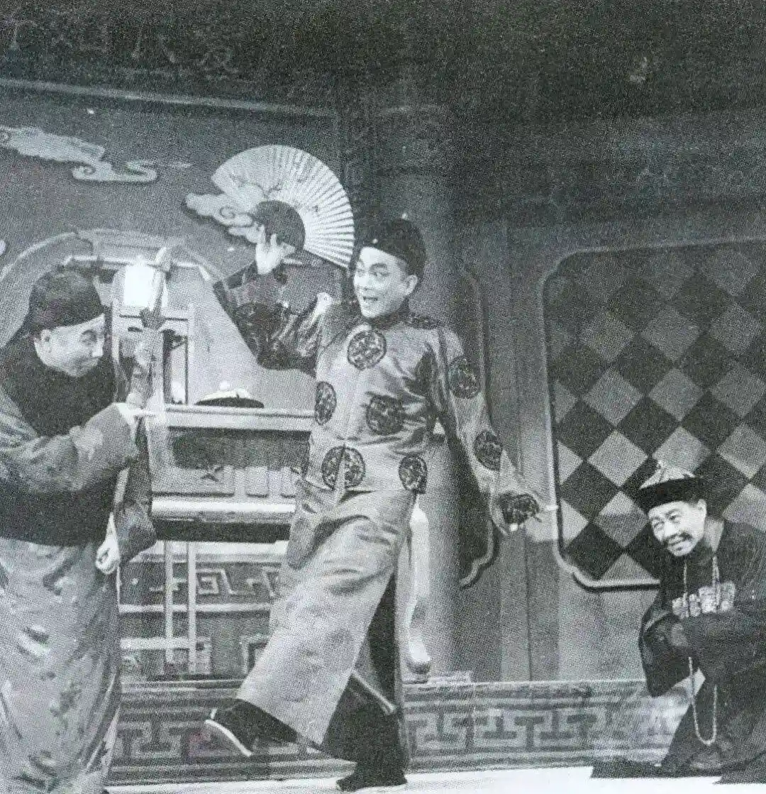 大蒜配咖啡?老上海滑稽艺人竟跨界玩转电台、电影与大世界!