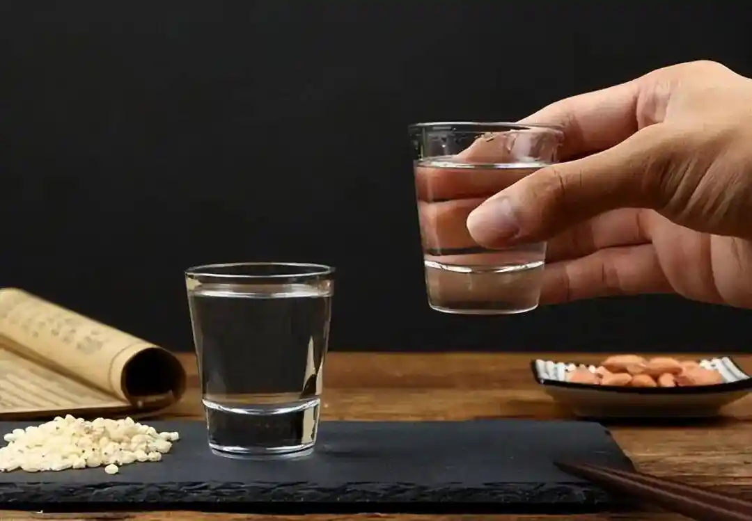 老白干VS酱香酒：一场横跨秦岭淮河的南北风味对决，谁才是中国白酒的味觉分水岭？