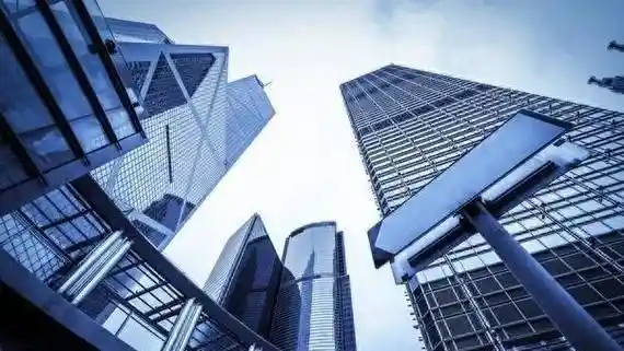 公积金黑产链崩塌！银行信贷员勾结中介伪造缴存记录骗贷320万，主犯被判4年+终身禁业令