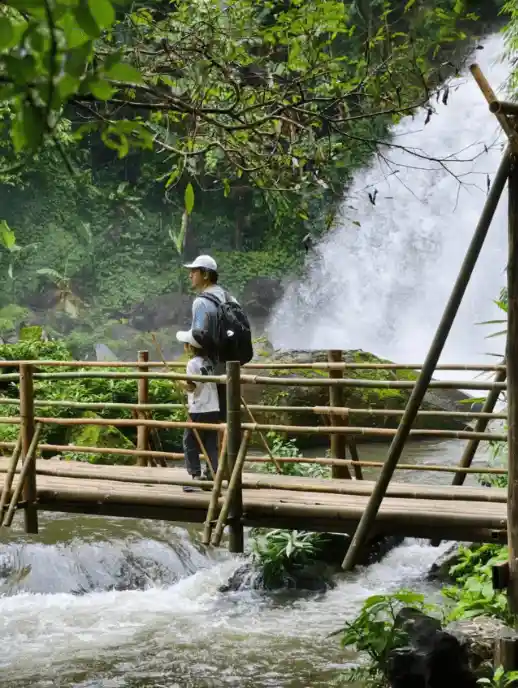 中国山景遭景区破坏引争议 网友呼吁保护自然原貌