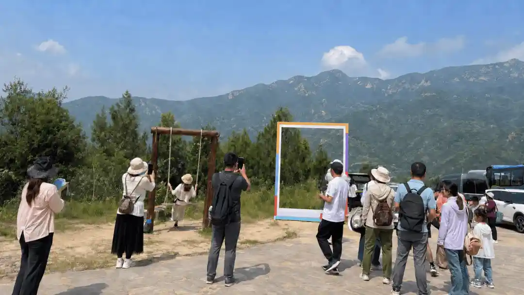 中国山景遭景区破坏引争议 网友呼吁保护自然原貌
