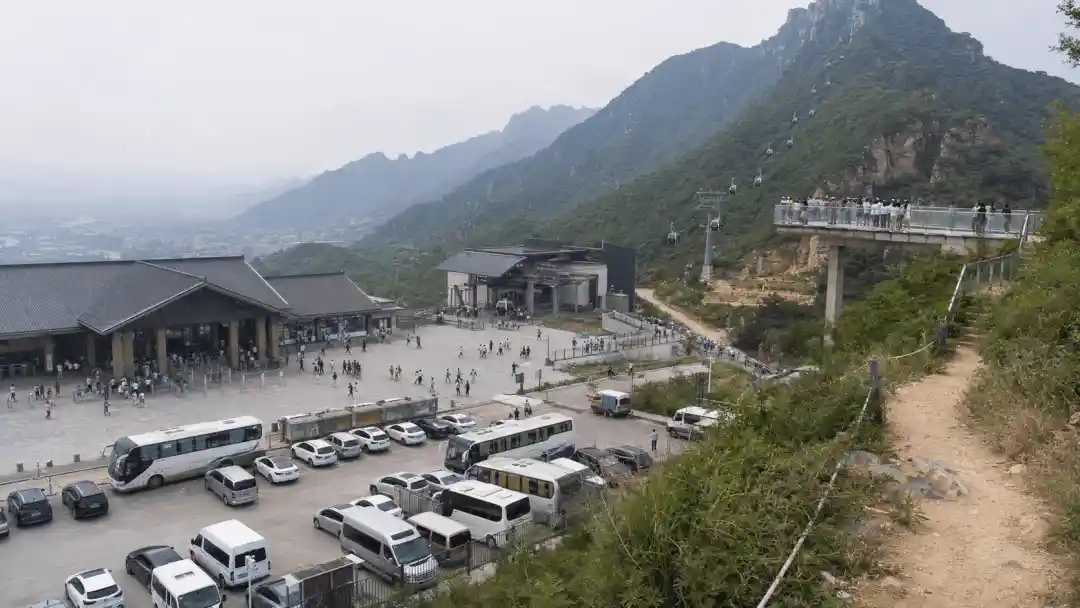 中国山景遭景区破坏引争议 网友呼吁保护自然原貌