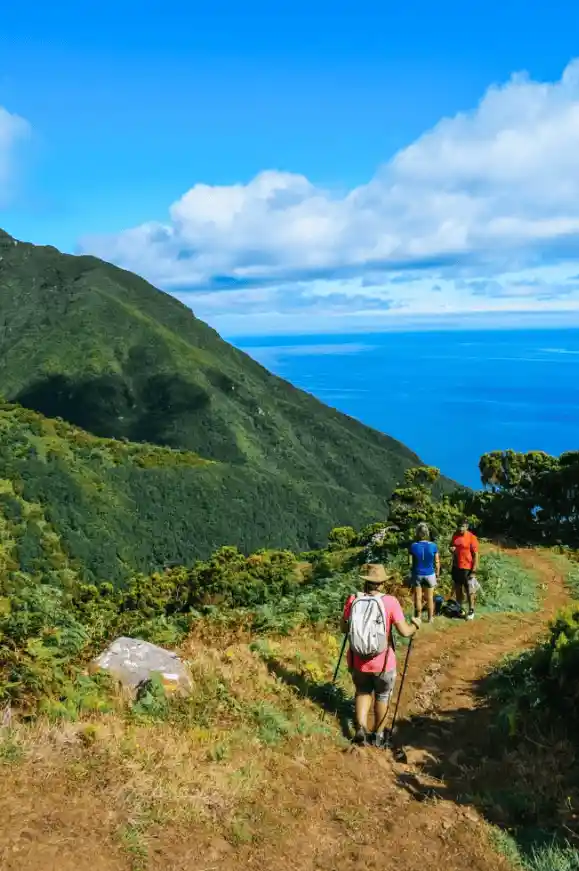 中国山景遭景区破坏引争议 网友呼吁保护自然原貌